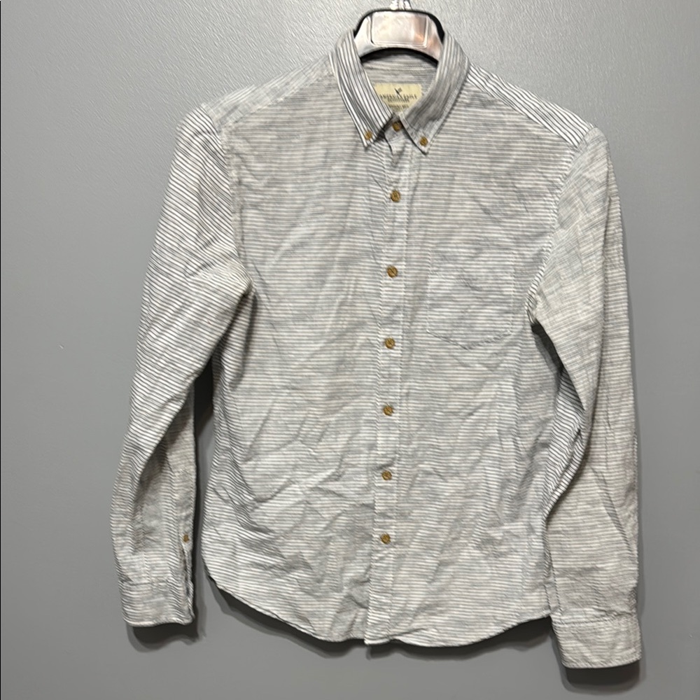 American Eagle Outfitters Gray Casual Button Down Shirt